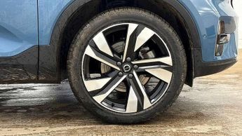 Volvo XC40 2.0 B3P Ultra Dark 5dr Auto