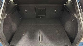 Volvo XC40 2.0 B3P Ultra Dark 5dr Auto