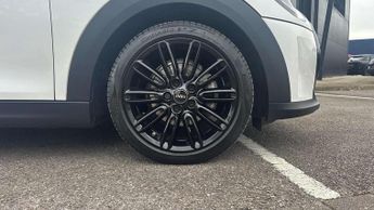 MINI Hatchback 5dr 1.5 Cooper Exclusive 5dr Auto