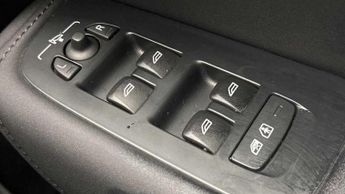 Volvo XC60 2.0 B5P Plus Dark 5dr AWD Geartronic