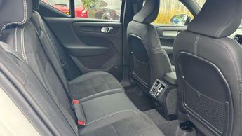 Volvo XC40 2.0 B3P Plus Dark 5dr Auto