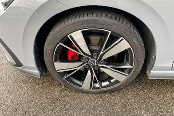 Volkswagen Golf 2.0 TDI 200 GTD 5dr DSG