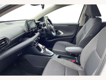 Toyota Yaris 1.5 Hybrid Design 5dr CVT