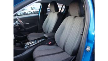 Peugeot 208 1.2 Hybrid 100 Allure 5dr e-DSC6