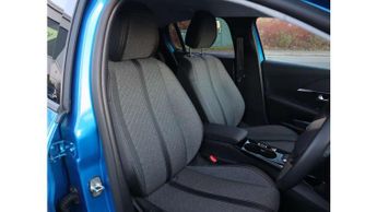 Peugeot 208 1.2 Hybrid 100 Allure 5dr e-DSC6