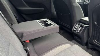 Volvo XC40 2.0 B3P Core 5dr Auto