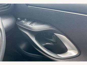 Toyota Yaris 1.5 Hybrid Design 5dr CVT