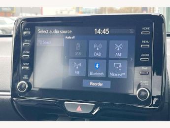 Toyota Yaris 1.5 Hybrid Design 5dr CVT