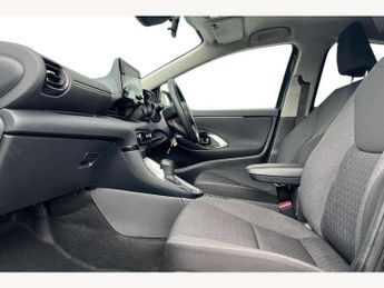 Toyota Yaris 1.5 Hybrid Design 5dr CVT