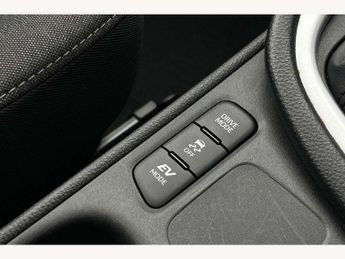 Toyota Yaris 1.5 Hybrid Design 5dr CVT