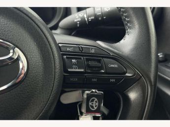 Toyota Yaris 1.5 Hybrid Design 5dr CVT