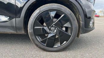 Volvo XC40 2.0 B3P Plus Black Edition 5dr Auto