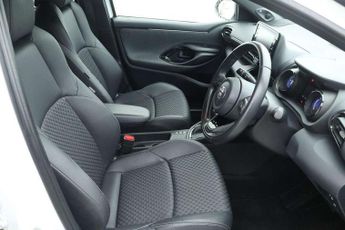Toyota Yaris 1.5 Hybrid Dynamic 5dr CVT