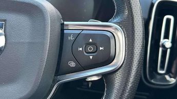 Volvo XC40 2.0 D4 [190] R DESIGN Pro 5dr AWD Geartronic
