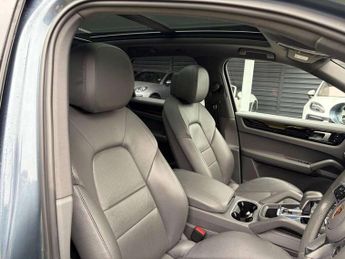 Porsche Cayenne E-Hybrid 5dr Tiptronic S