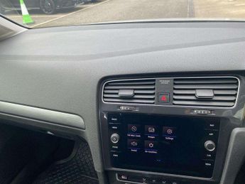 Volkswagen e-Golf 99kW e-Golf 35kWh 5dr Auto