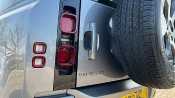 Land Rover Defender 3.0 D250 X-Dynamic SE 90 3dr Auto