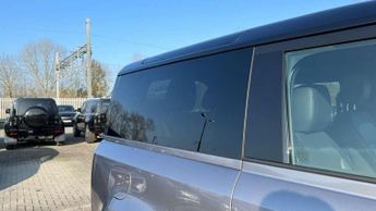 Land Rover Defender 3.0 D250 X-Dynamic SE 90 3dr Auto