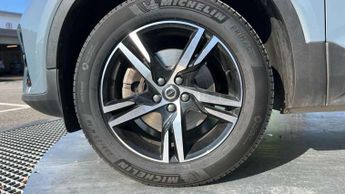 Volvo XC40 2.0 B3P Plus Dark 5dr Auto