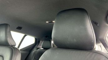 Volvo XC40 2.0 B4P R DESIGN 5dr Auto