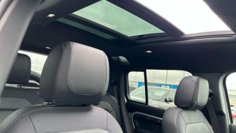 Land Rover Defender 2.0 P400e X-Dynamic SE 110 5dr Auto