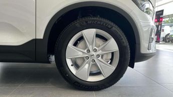 Volvo XC40 2.0 B3P Core 5dr Auto