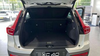 Volvo XC40 2.0 B3P Core 5dr Auto