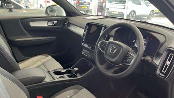 Volvo XC40 2.0 B3P Core 5dr Auto