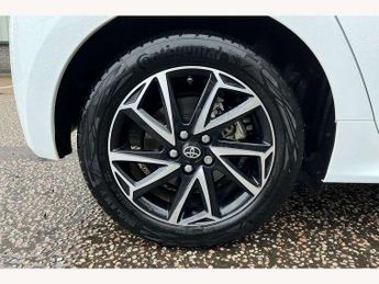 Toyota Yaris 1.5 Hybrid Design 5dr CVT