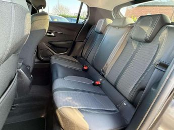 Peugeot 208 1.2 PureTech 100 Allure Premium 5dr EAT8