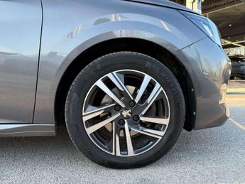 Peugeot 208 1.2 PureTech 100 Allure Premium 5dr EAT8