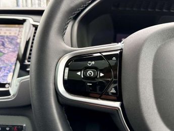 Volvo XC90 2.0 B5P [250] Plus Dark 5dr AWD Geartronic