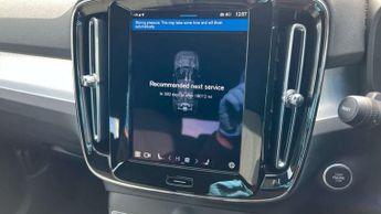 Volvo XC40 2.0 B3P Core 5dr Auto