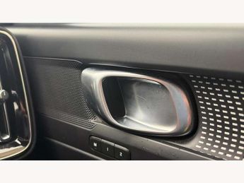 Volvo XC40 2.0 D3 R DESIGN 5dr AWD Geartronic