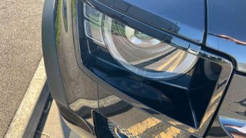 Land Rover Defender 3.0 D300 X-Dynamic HSE 110 5dr Auto