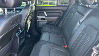 Land Rover Defender 3.0 D300 X-Dynamic HSE 110 5dr Auto