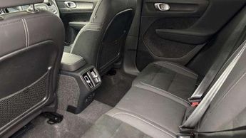 Volvo XC40 2.0 B4P Plus Dark 5dr Auto