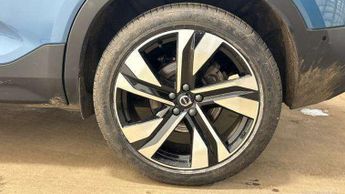Volvo XC40 2.0 B4P Ultra Dark 5dr Auto