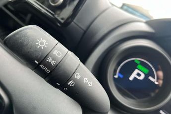 Toyota Yaris 1.5 Hybrid Design 5dr CVT