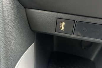 Toyota Yaris 1.5 Hybrid Design 5dr CVT