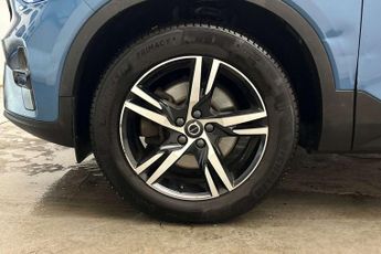 Volvo XC40 2.0 B3P Plus Dark 5dr Auto