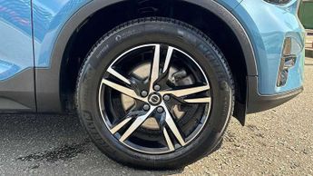 Volvo XC40 2.0 B4P Plus Dark 5dr AWD Auto
