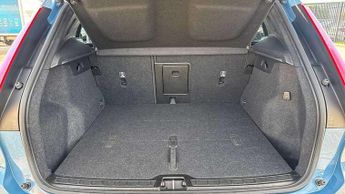 Volvo XC40 2.0 B4P Plus Dark 5dr AWD Auto