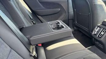 Volvo XC40 2.0 B4P Plus Dark 5dr AWD Auto
