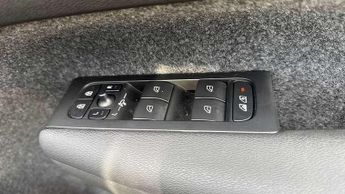 Volvo XC40 2.0 B4P Plus Dark 5dr AWD Auto