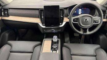Volvo XC90 2.0 B5P Plus Dark 5dr AWD Geartronic