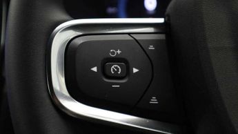 Volvo XC40 2.0 B3P Plus Dark 5dr Auto