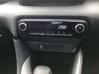 Toyota Yaris 1.5 Hybrid Design 5dr CVT
