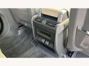 Land Rover Defender 3.0 D250 X-Dynamic SE 110 5dr Auto
