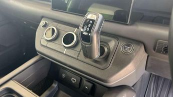 Land Rover Defender 3.0 D300 Hard Top X-Dynamic HSE Auto